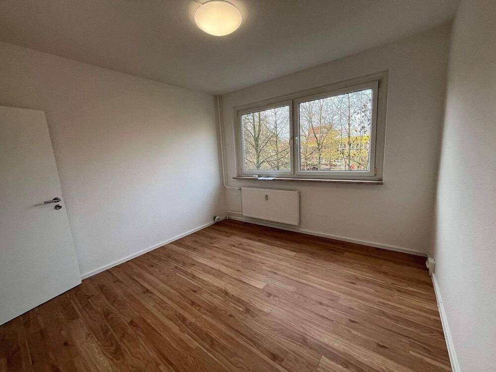 Thumbnail-MEGA Studentenangebot..Super 3-Zimmer-WG-Wohnung mit Einbauküche, all incl., sofort einzugsfertig