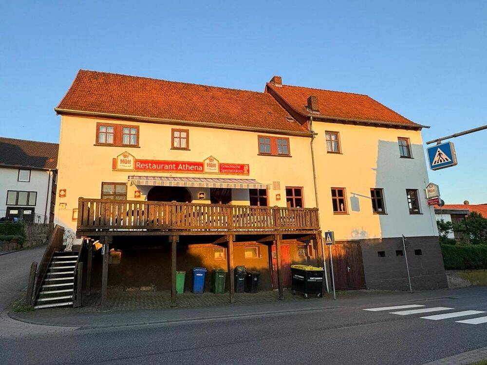 Thumbnail-Großzügiges Wohn- und Geschäftshaus mit Gastronomie, Wohnungen in Körle - auch als Wohnhaus nutzbar