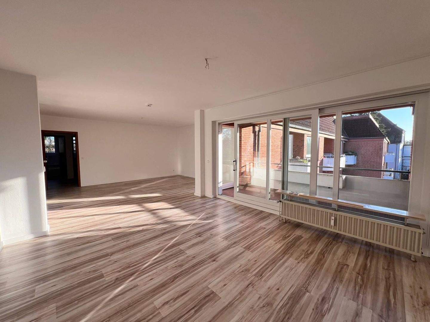 Thumbnail-Helle 2-Zimmer-Wohnung mit Balkon in Lüneburgzügige 2-Zimmer-Wohnung - bahnhofsnah