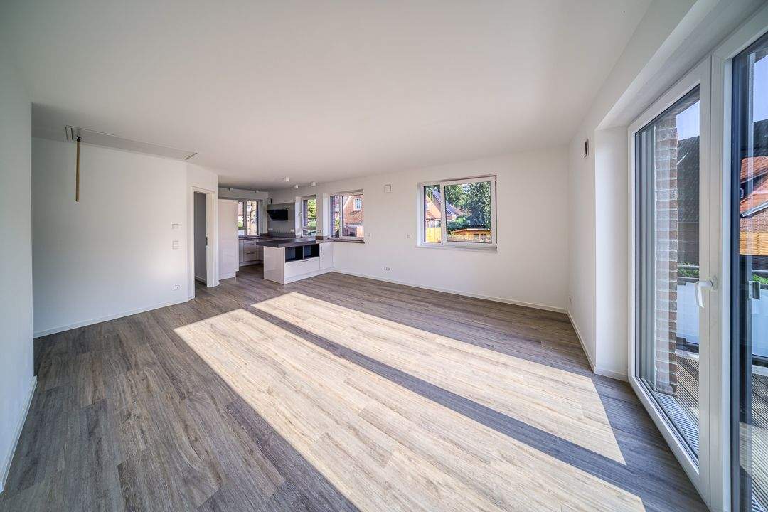 Thumbnail-Moderne 4-Zimmer-Wohnung mit Balkon in Stade