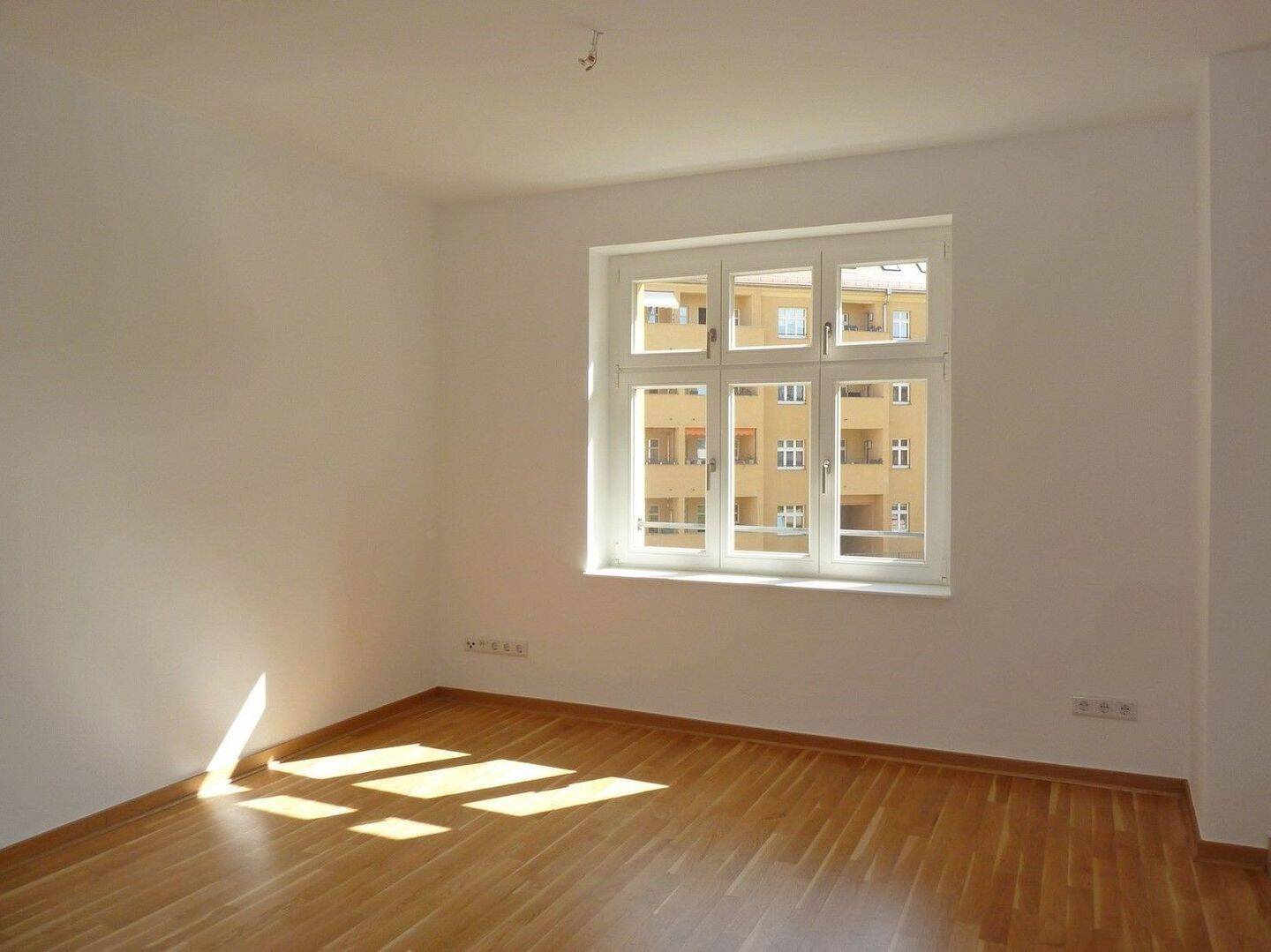 Thumbnail-Lichtdurchflutete 2-Zimmerwohnung mit sonniger Loggia im stilvoll sanierten Gohliscarré!