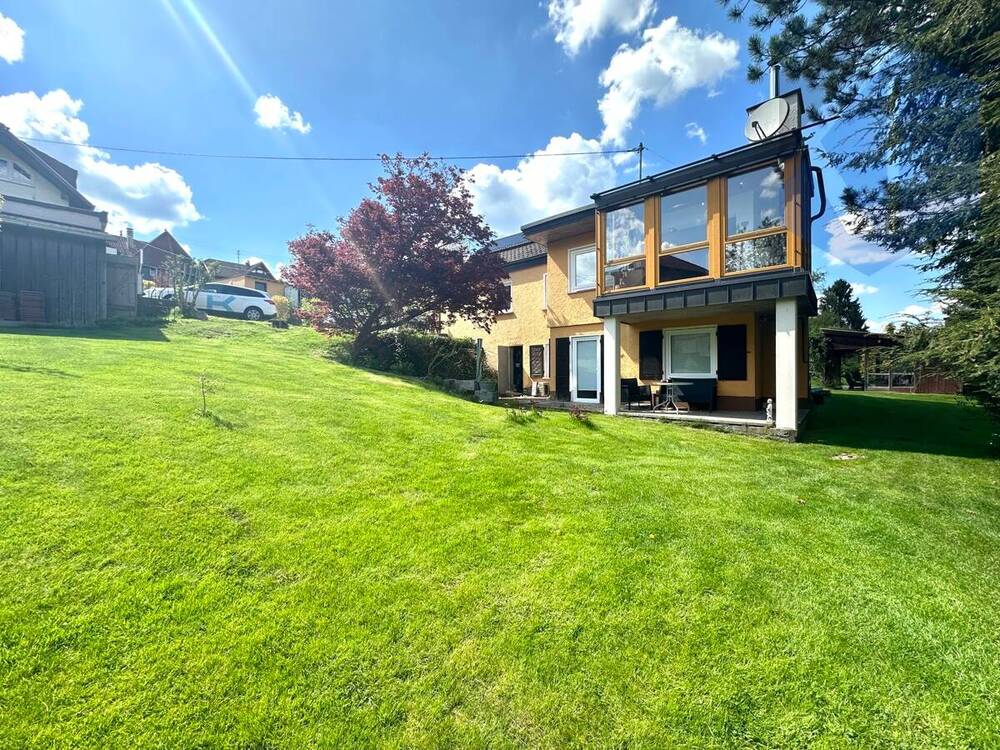 Thumbnail-Einfamilienhaus mit Einliegerwohnung auf weitläufigem Grundstück - ideal für Ausbau oder Neubauanteil