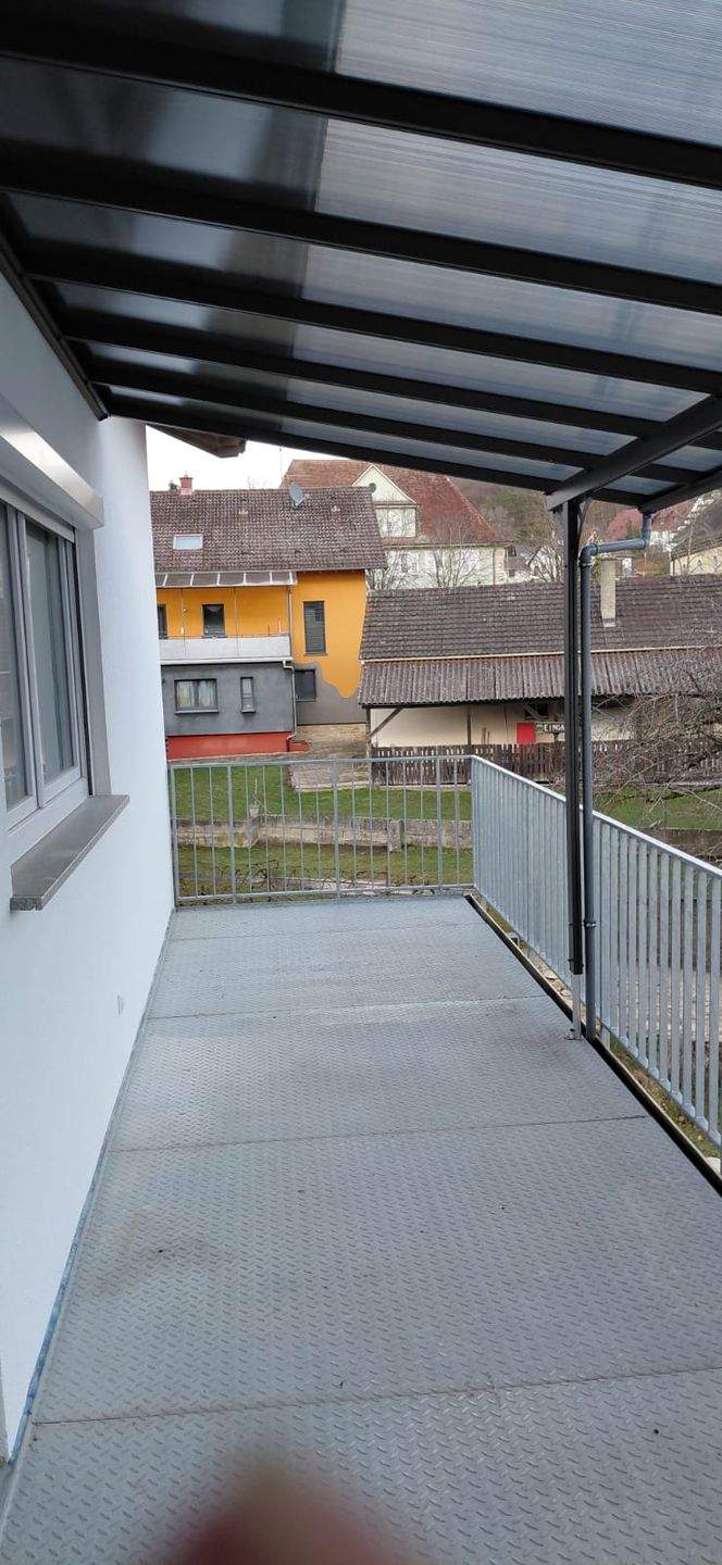 Thumbnail-Helle 2 Zimmer DG Wohnung