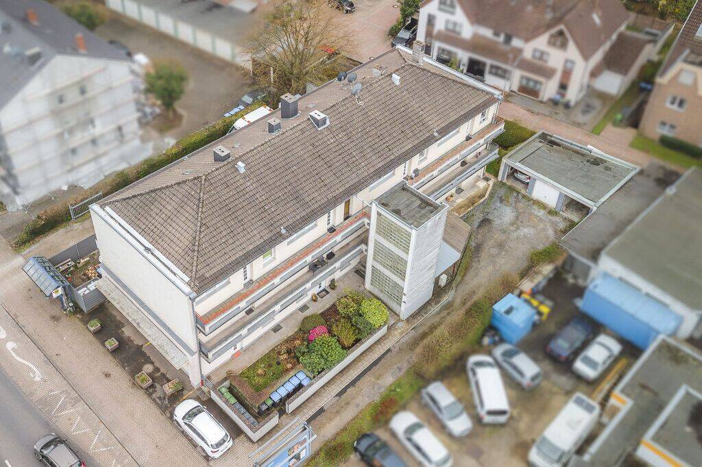 Thumbnail-Modernisiertes Niedrigenergiehaus mit 11 Parteien, Garagen und Stellplätzen im Herzen von Kohlscheid