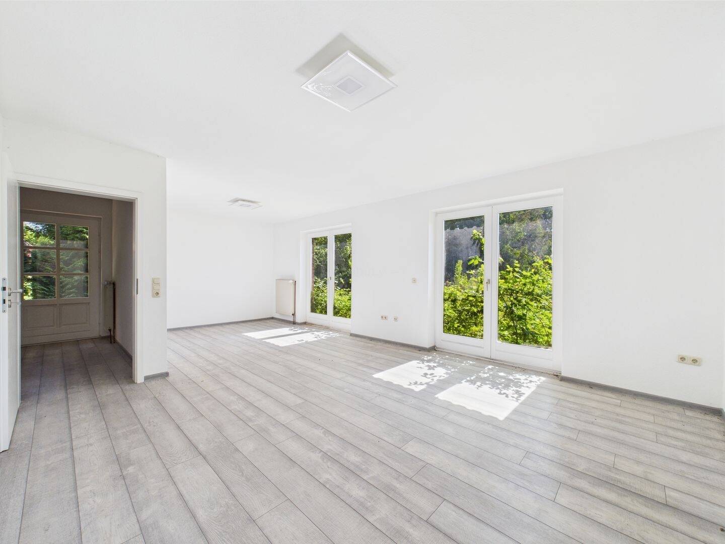 Thumbnail-Renoviertes Haus auf großem Grundstück