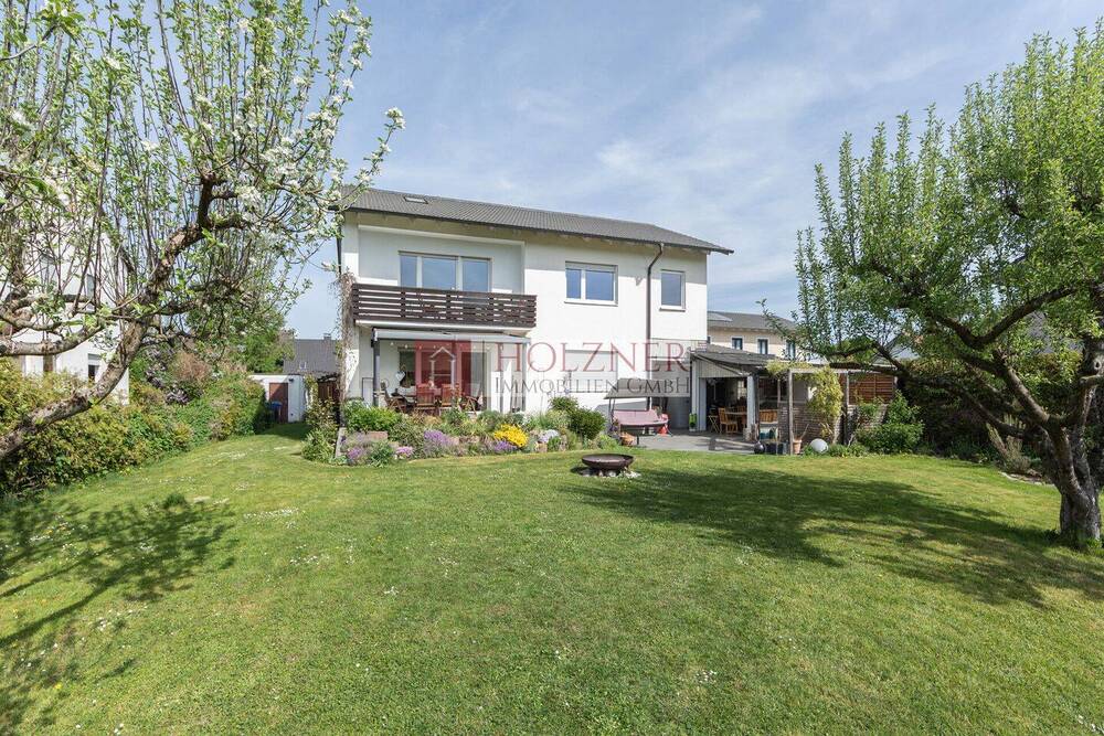 Thumbnail-Auloh: Zweifamilienhaus auf großem Grundstück - Teilung & Neubau möglich
