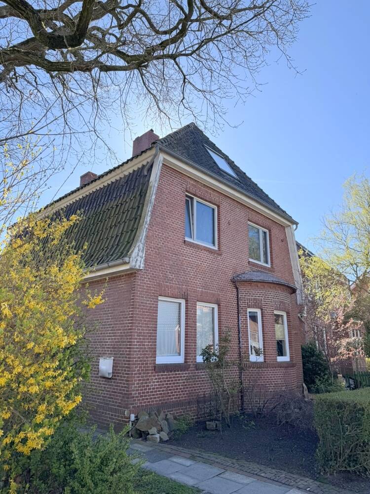 Thumbnail-Oberwohnung in Leer-Loga zu vermieten.