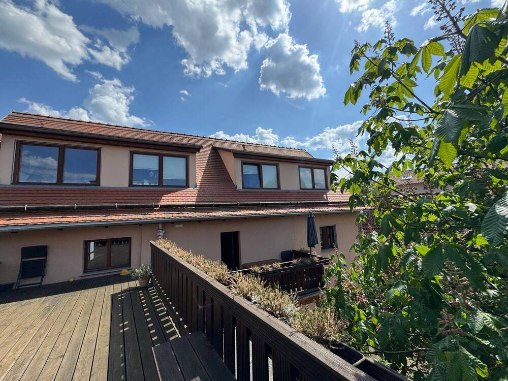 Blick von der Terrasse zum Haus