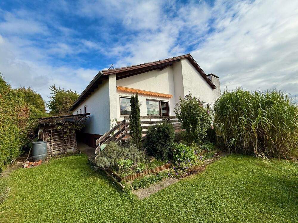 Thumbnail-Seltene Gelegenheit in Osterhofen: Charmanter Bungalow mit Gartenidylle in ruhiger Siedlungslage