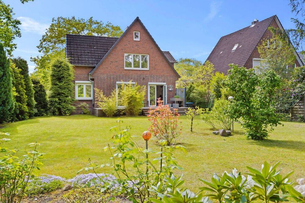 Thumbnail-Stilvolles Einfamilienhaus mit traumhaften Grundstück in Alsterdorf