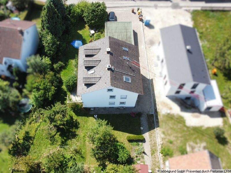 Thumbnail-Gepflegtes MFH. Zentrale Lage. 1 Whg. leer