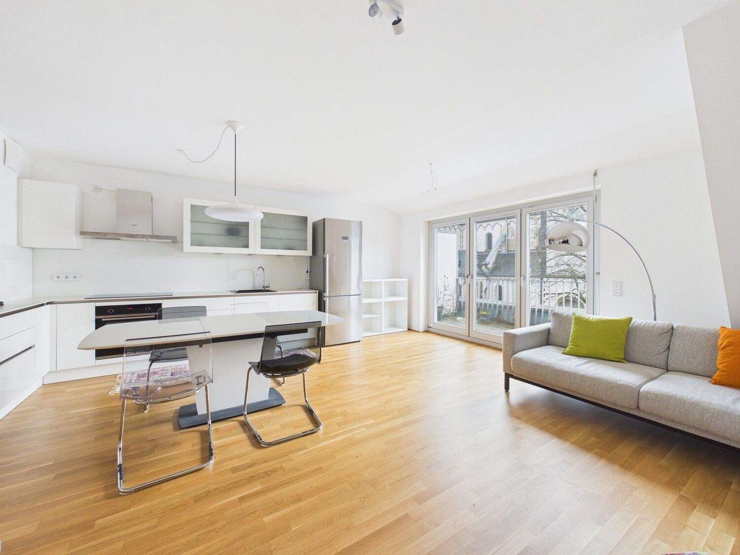 Thumbnail-Neuwertige Wohnung auf zwei Etagen, mit Aufzug und Parkplatz in gefragter Lage von Wiesbaden!