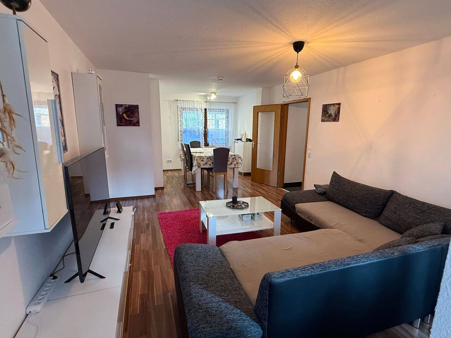 Geräumiges Wohn- und Esszimmer