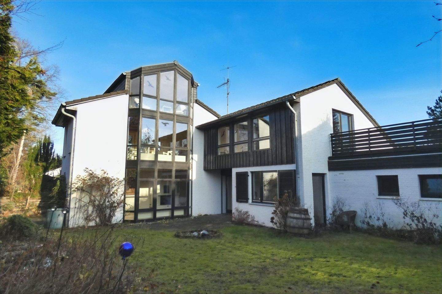 Thumbnail-Viel Platz für Familien mit Kindern - Drei Wohnebenen mit Doppelgarage, Dachterrasse und Keller