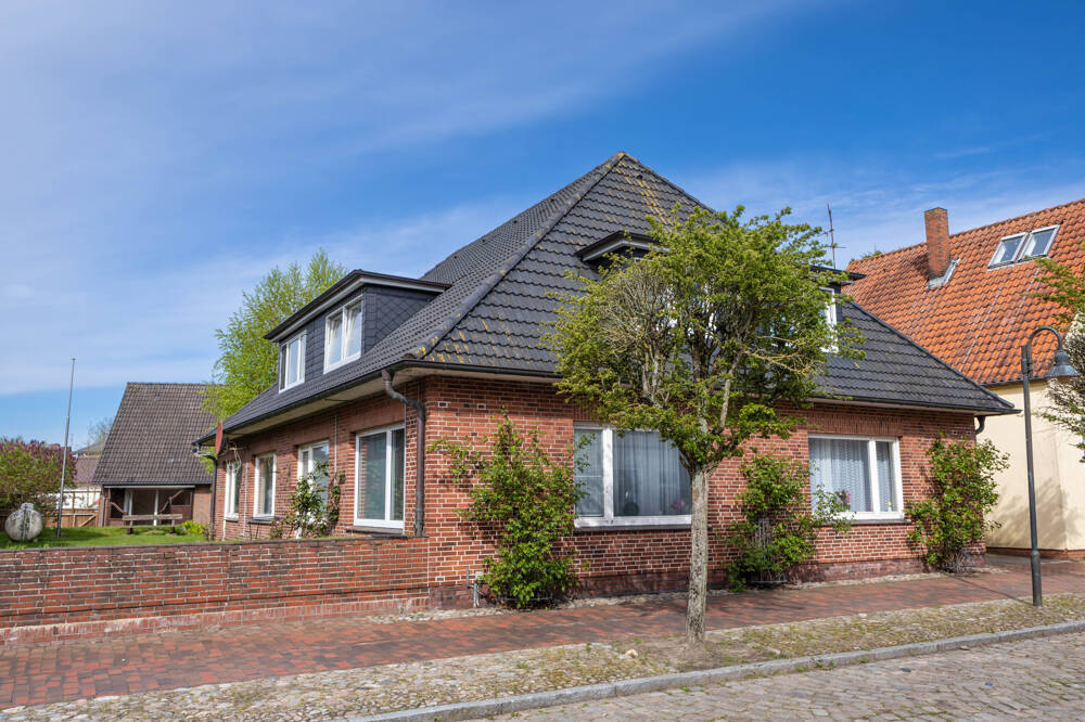 Thumbnail-Solides Mehrfamilienhaus mit vier vermieteten Wohneinheiten in Lunden