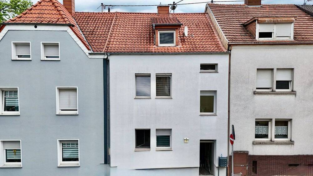 Thumbnail-Vollvermietetes Mehrfamilienhaus mit modernisiertem Standard und Staffelmietstruktur in Neunkirchen