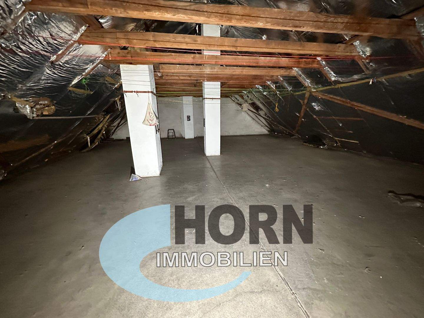 Thumbnail-Dachwohnungen (unausgebaut), 2 Wohneinheiten mit 2 Garagen