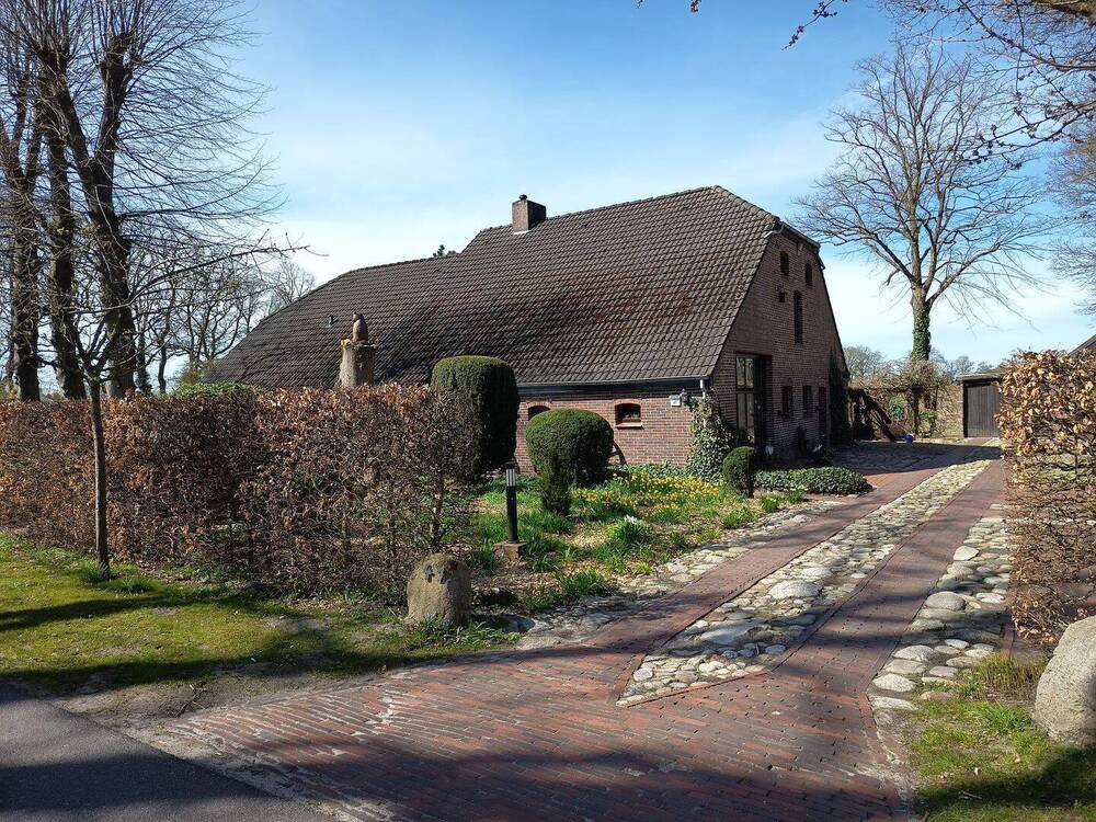 Thumbnail-Bauernhaus in Alleinlage: Viel Platz für Liebhaber in Bockhorn-Grabstede