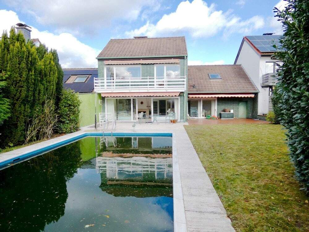 Thumbnail-Außergewöhnliches Einfamilienhaus mit Terrasse, Garten u.Außenpool