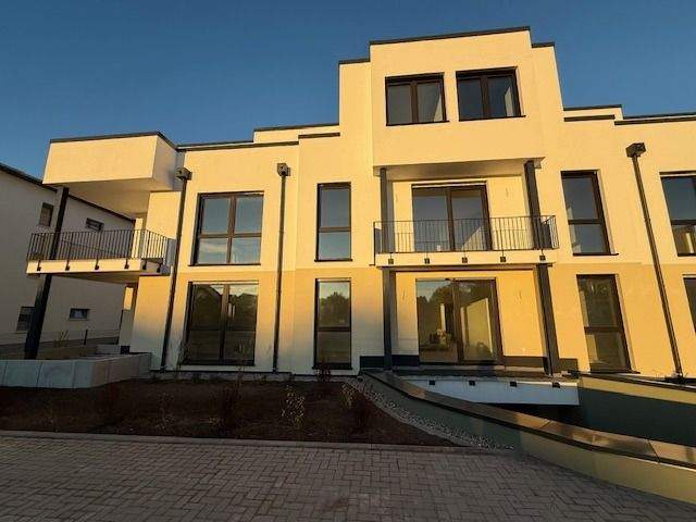 Thumbnail-Gehobene 4 Zimmer Wohnung mit erstklassiger Ausstattung und großzügigem Balkon !