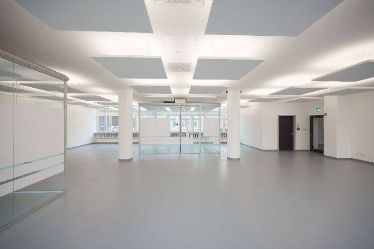 Thumbnail-Moderne Bürofläche 870 m² mit Glaswänden, Küche & flexible Konditionen