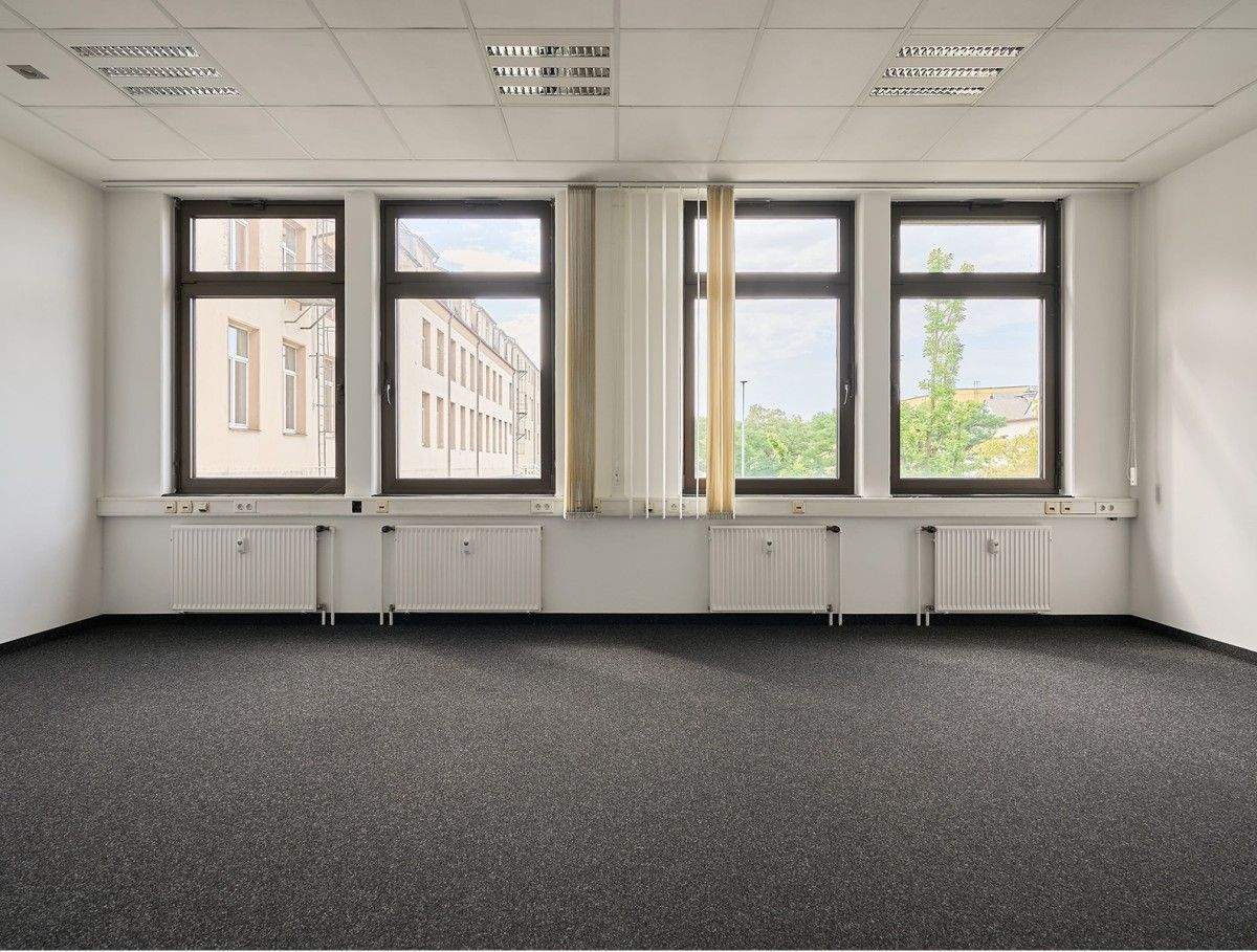 Thumbnail-Sichern Sie sich jetzt Ihr neues Büro mit Gemeinschaftsflächen im 3. Obergeschoss!