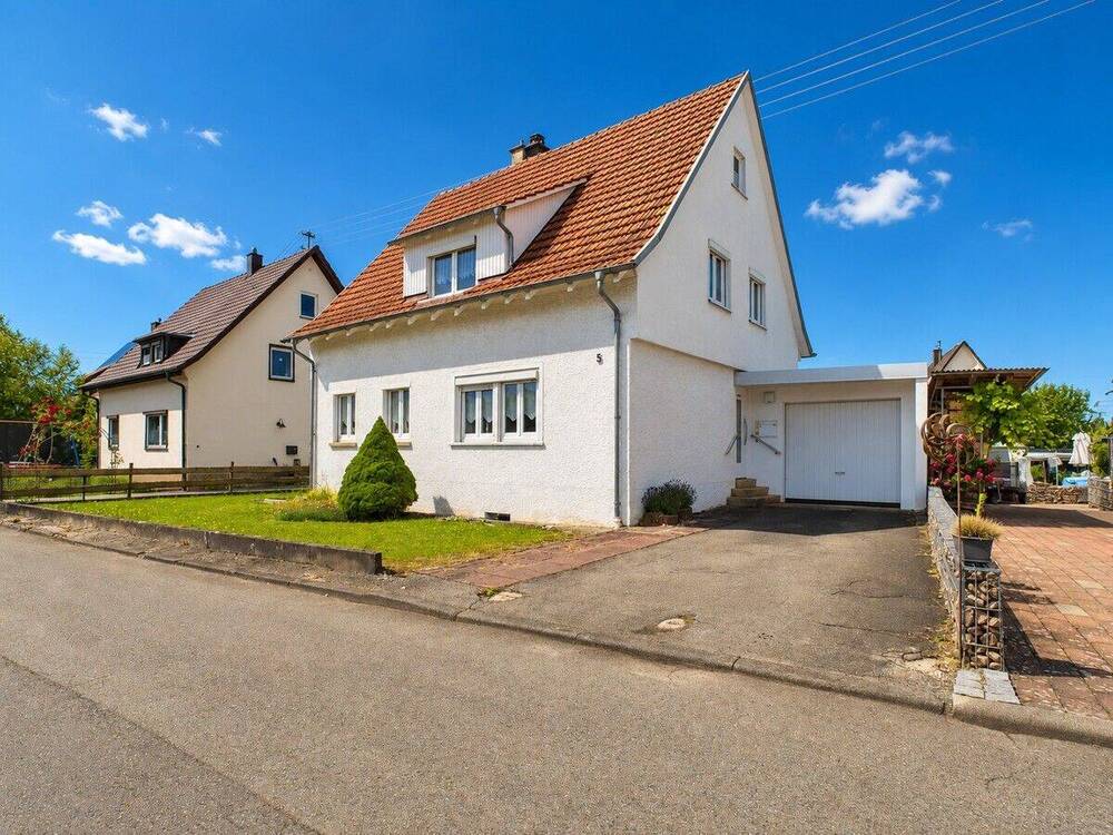 Thumbnail-Familienfreundliches Einfamilienhaus mit 148 m² Wohnfläche, Garten und Garage in Rottweil