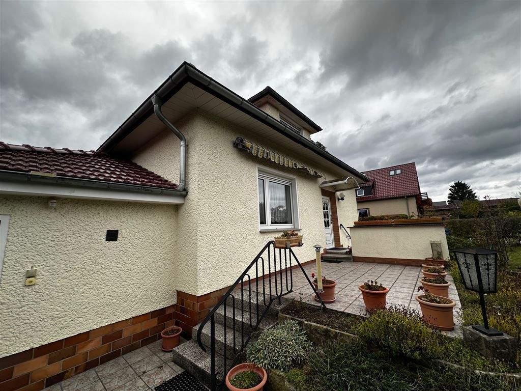 Thumbnail-Solides kleines Einfamilienhaus in Schönefeld OT Altglienicke zu Verkaufen.