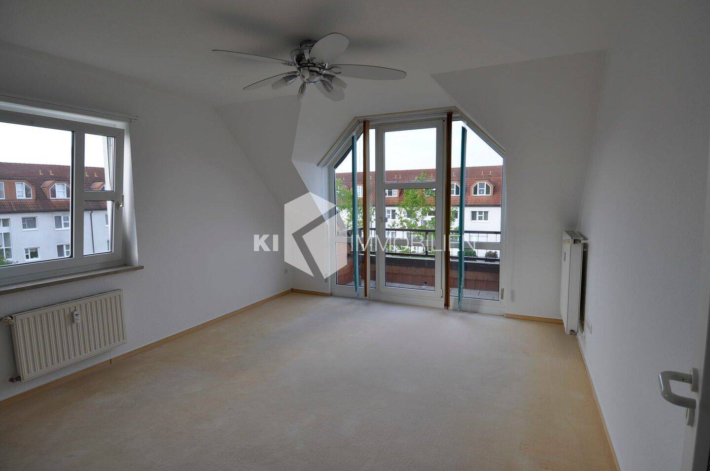 Thumbnail-Wohnen im Grünen: 2-Zimmer-Dachgeschosswohnung mit Loggia und Einbauküche