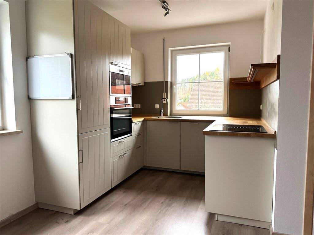 Thumbnail-Großzügige OG-Wohnung - 5 ZKB mit Balkon und 2 Pkw-Stellplätzen