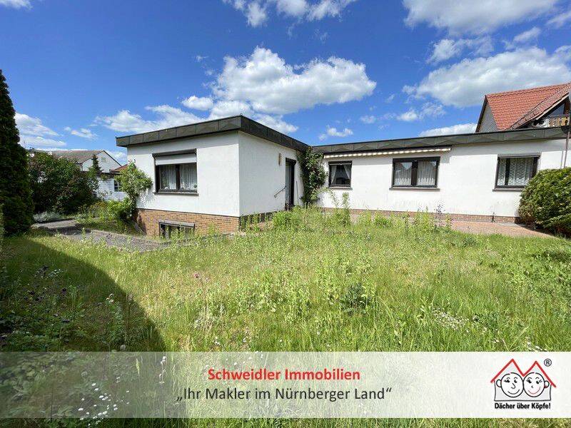 Thumbnail-Wohnen auf einer Ebene: Bungalow mit großem Garten und Garage in Lauf a.d. Pegnitz