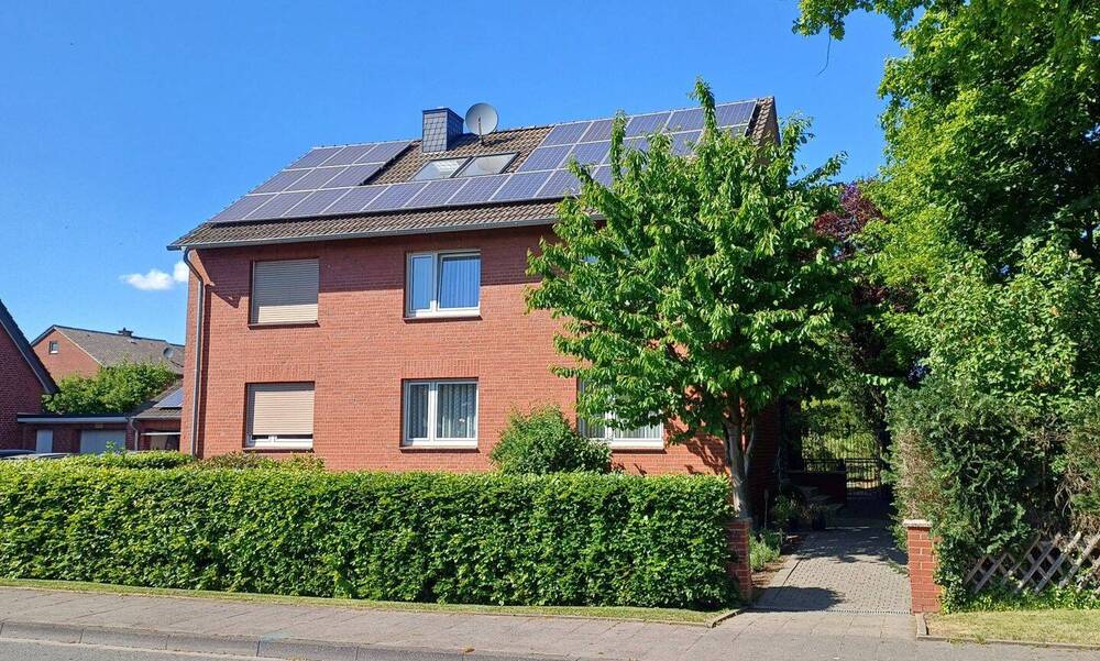 Thumbnail-Ahlen Dolberg, ein 3-Familienhaus mit großem Garten, Vollkeller und 3 Garagen.