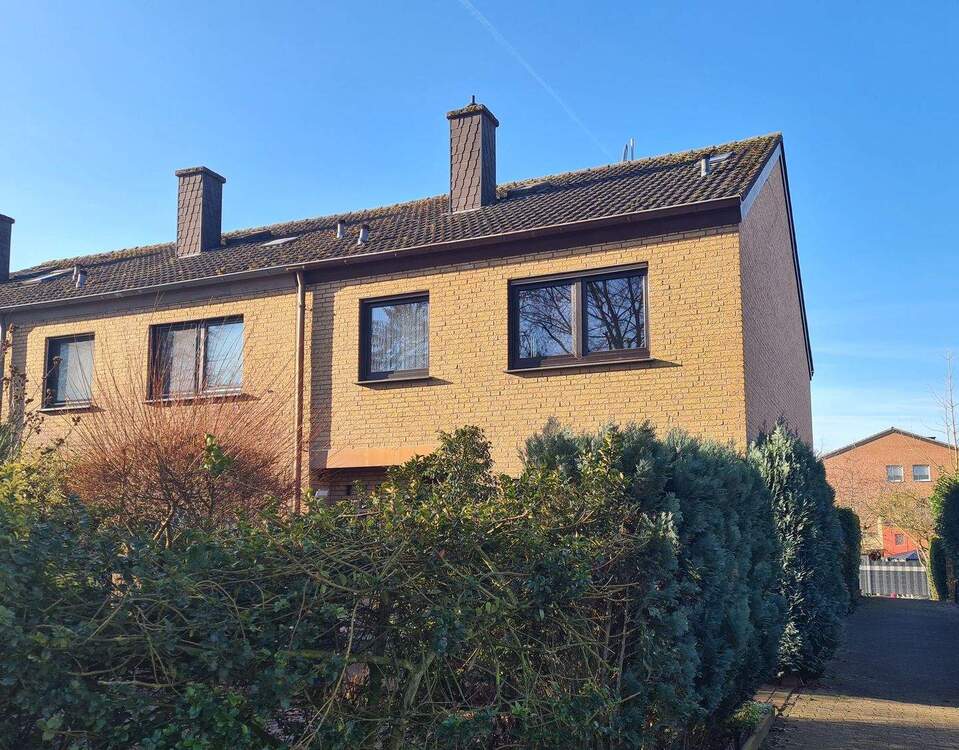 Thumbnail-Ahlener Innenstadt, ein Reihenendhaus mit kleinem Garten, Vollkeller und Garage.