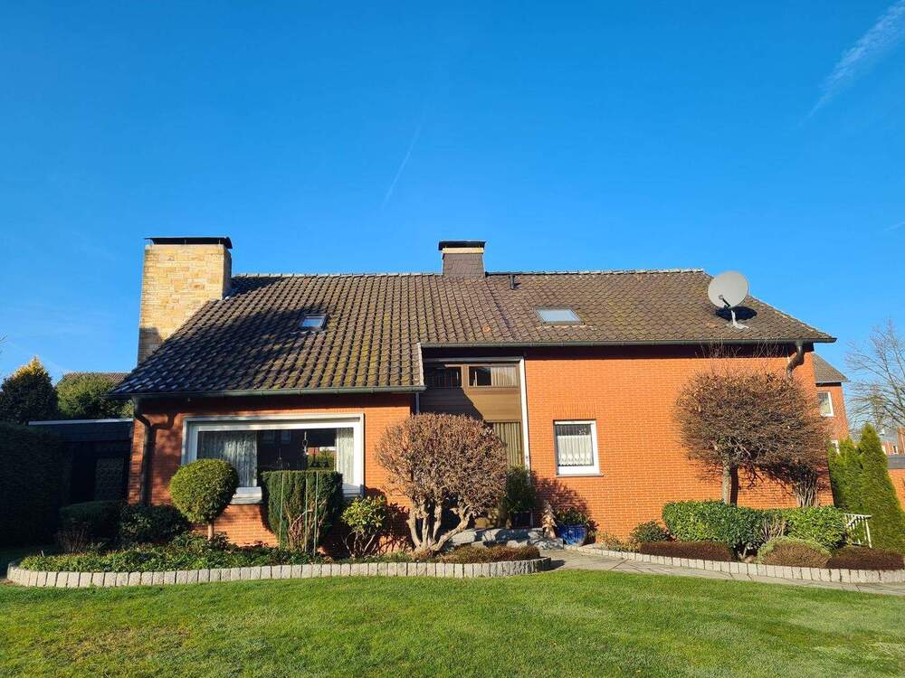 Thumbnail-Ahlener Innenstadt, ein großzügiges Einfamilienhaus mit Einliegerwohnung, zwei Garagen und Vollkeller.