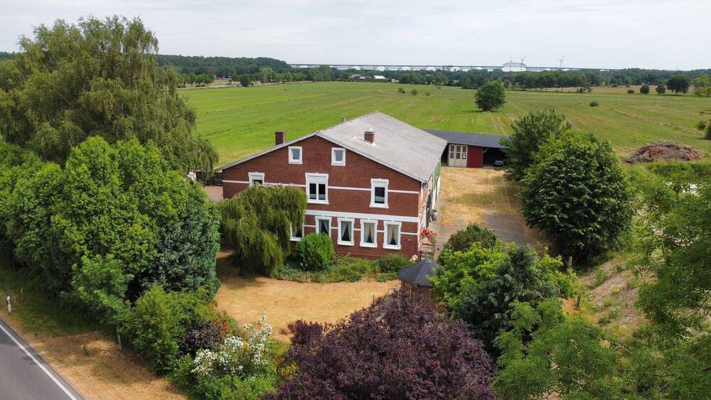 Thumbnail-Burg: Ihr eigener Hof- mit unendlichen Möglichkeiten