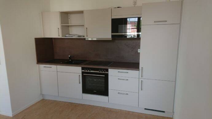 Thumbnail-Große 2-R-Wohnung mit Einbauküche am Theater