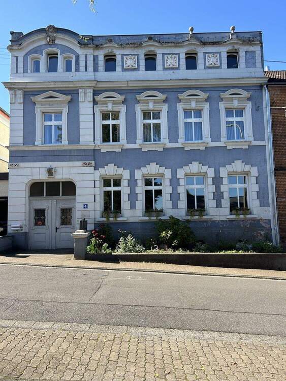 Thumbnail-Liebhaberobjekt - einseitig angebautes historisches Vierfamilienhaus in Illingen zu verkaufen