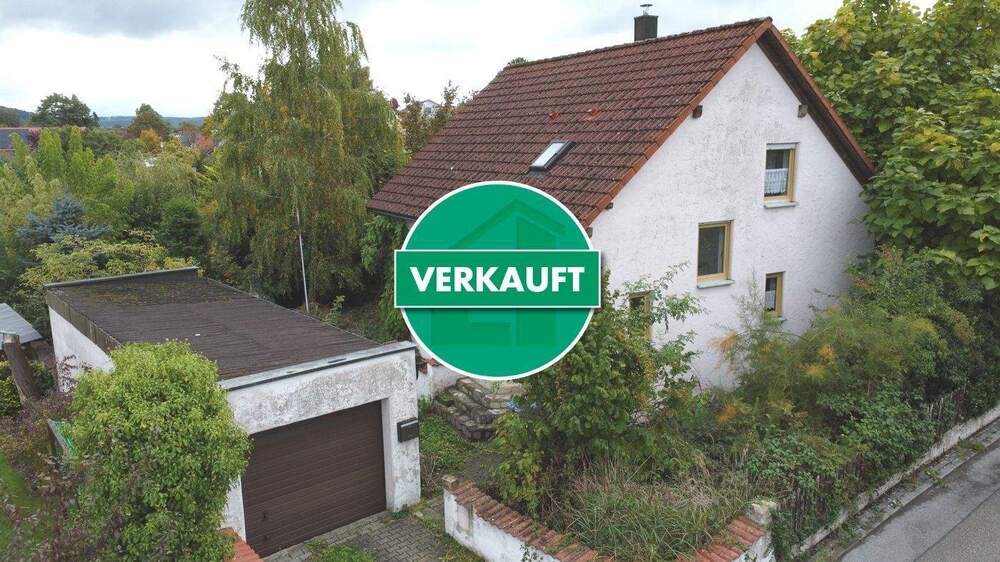 Thumbnail-Im Dornröschenschlaf - Sanierungsbedürftiges Einfamilienhaus in ruhiger Lage in Neumarkt-Woffenbach