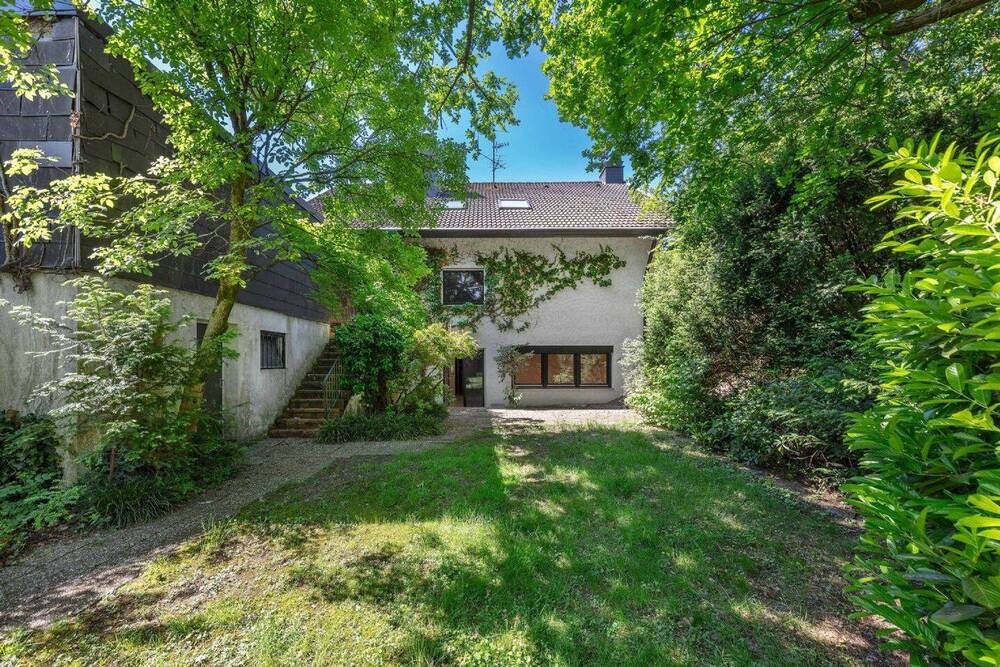 Thumbnail-Freistehendes 185 m2 Ein- oder Zweifamilienhaus in Massivbauweise