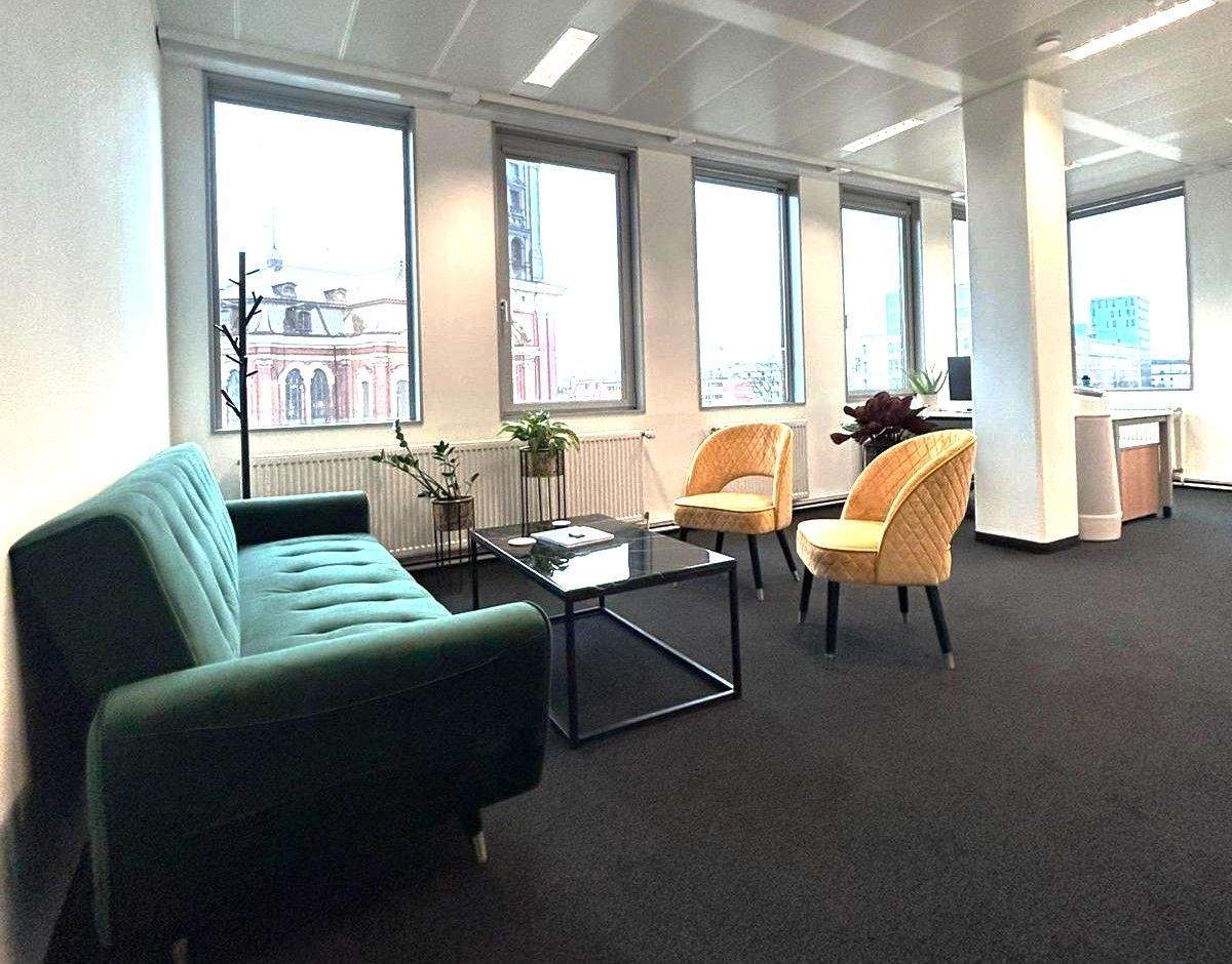 Thumbnail-Helles Teambüro mit Michel-Blick - Blick auf Elbphilharmonie & Hafen