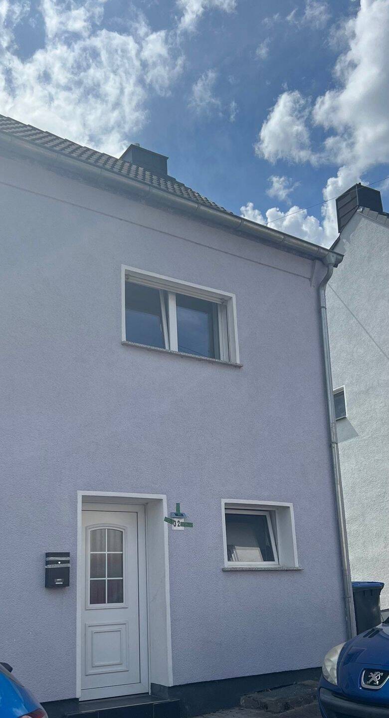 Thumbnail-Vermietete kleine Doppelhaushälfte in ruhiger Seitenstrasse mit schönem Weitblick in VK-Ludweiler zu verkaufen