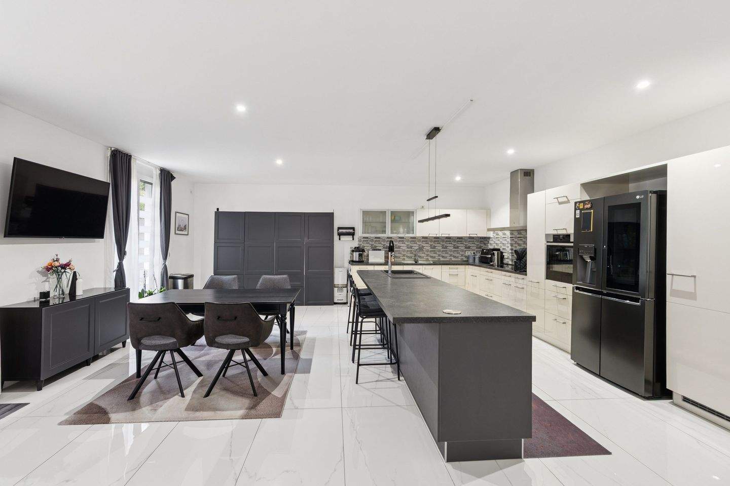 Thumbnail-Düsseldorf ganz nah: Hochwertige DHH mit 2 WE, Garten, Garage u. 2. Stellplätzen