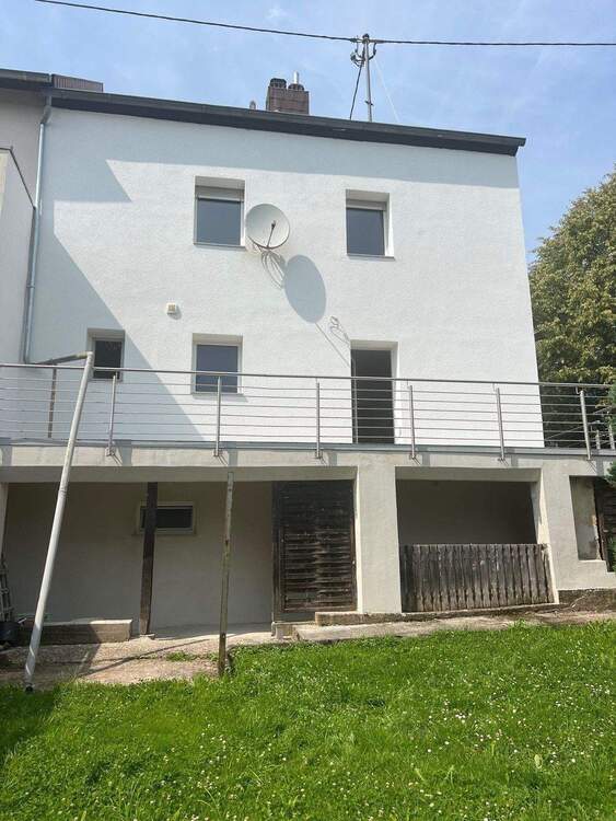 Thumbnail-Renovierte Doppelhaushälfte mit Ausbaupotential in Illingen-Uchtelfangen zu verkaufen