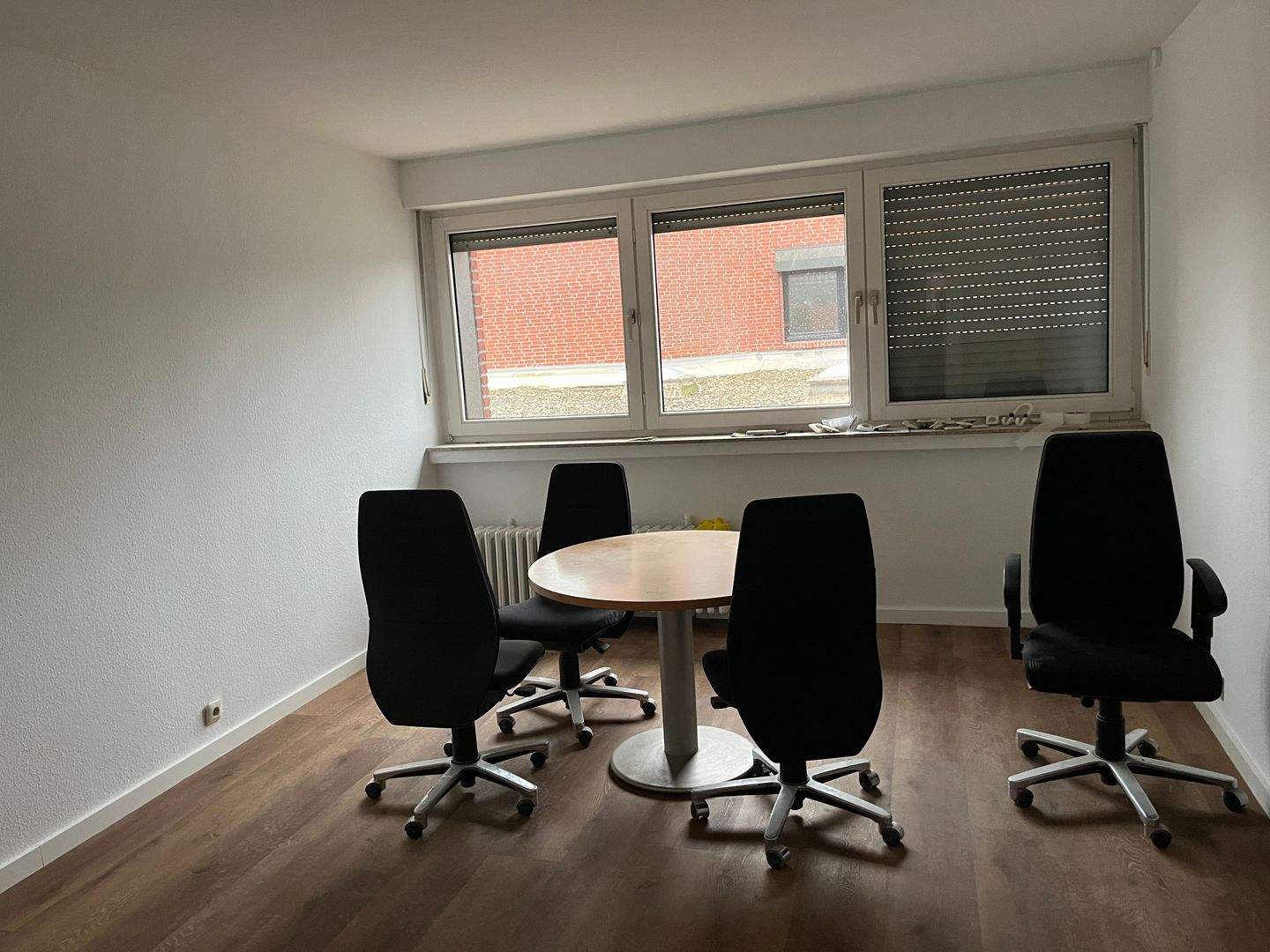 Thumbnail-Große, lichtdurchflutete 4 - Zimmer Wohnung -