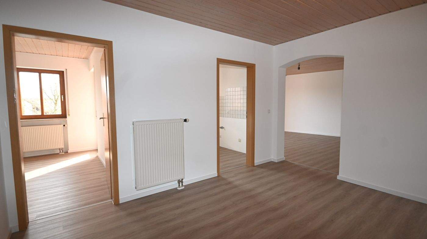 Thumbnail-TOP renoviert! Großzügige 3-Zimmer-Wohnung mit 2 Stellplätzen in Neumarkt-Woffenbach