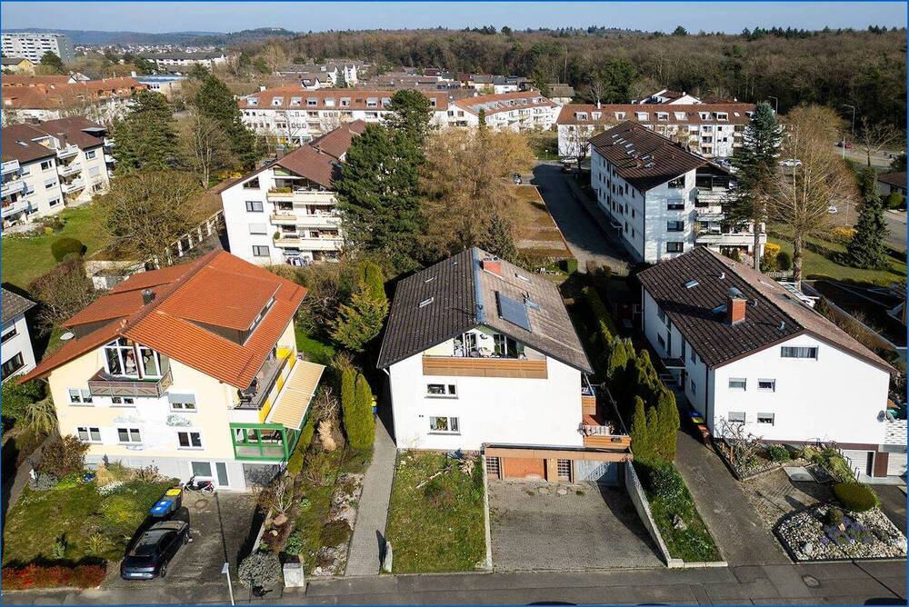 Thumbnail-Großzügige 4,5 Zimmer Wohnung! Wfl. 120 qm, Balkonterrasse, Keller, Hobby, Garage, ruhige Lage Singen-Nord!