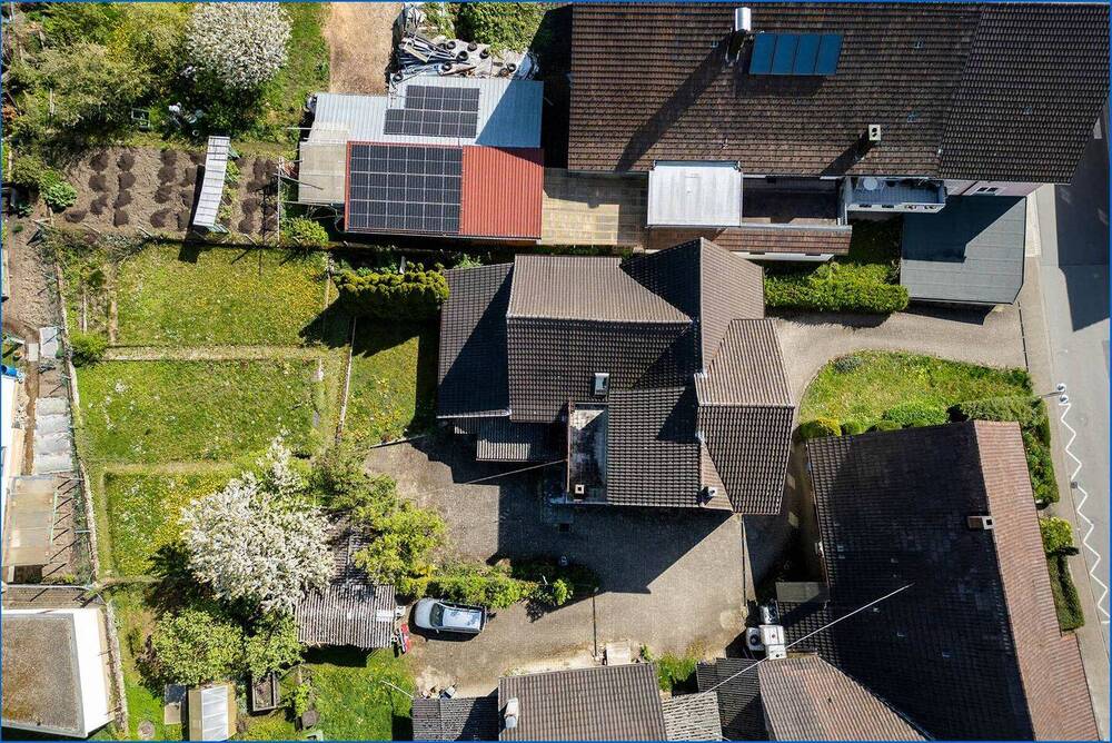 Thumbnail-Steisslingen: Einfamilienhaus m. schönem, großem Bau-Grundstück (knapp 1000 qm) u. viel Nutzfläche!