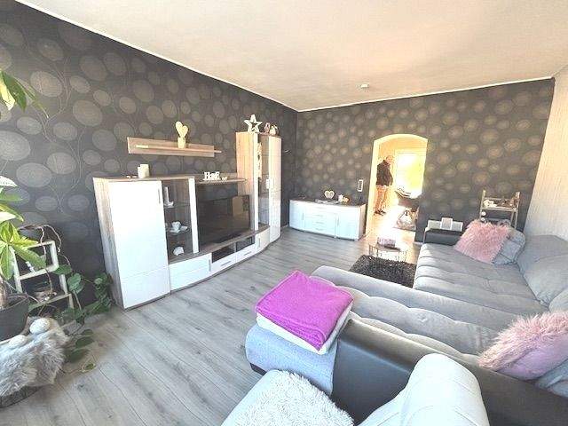 Thumbnail-Geräumige 5-ZKB- Wohnung mit Terrasse in 66773 Schwalbach-Hülzweiler