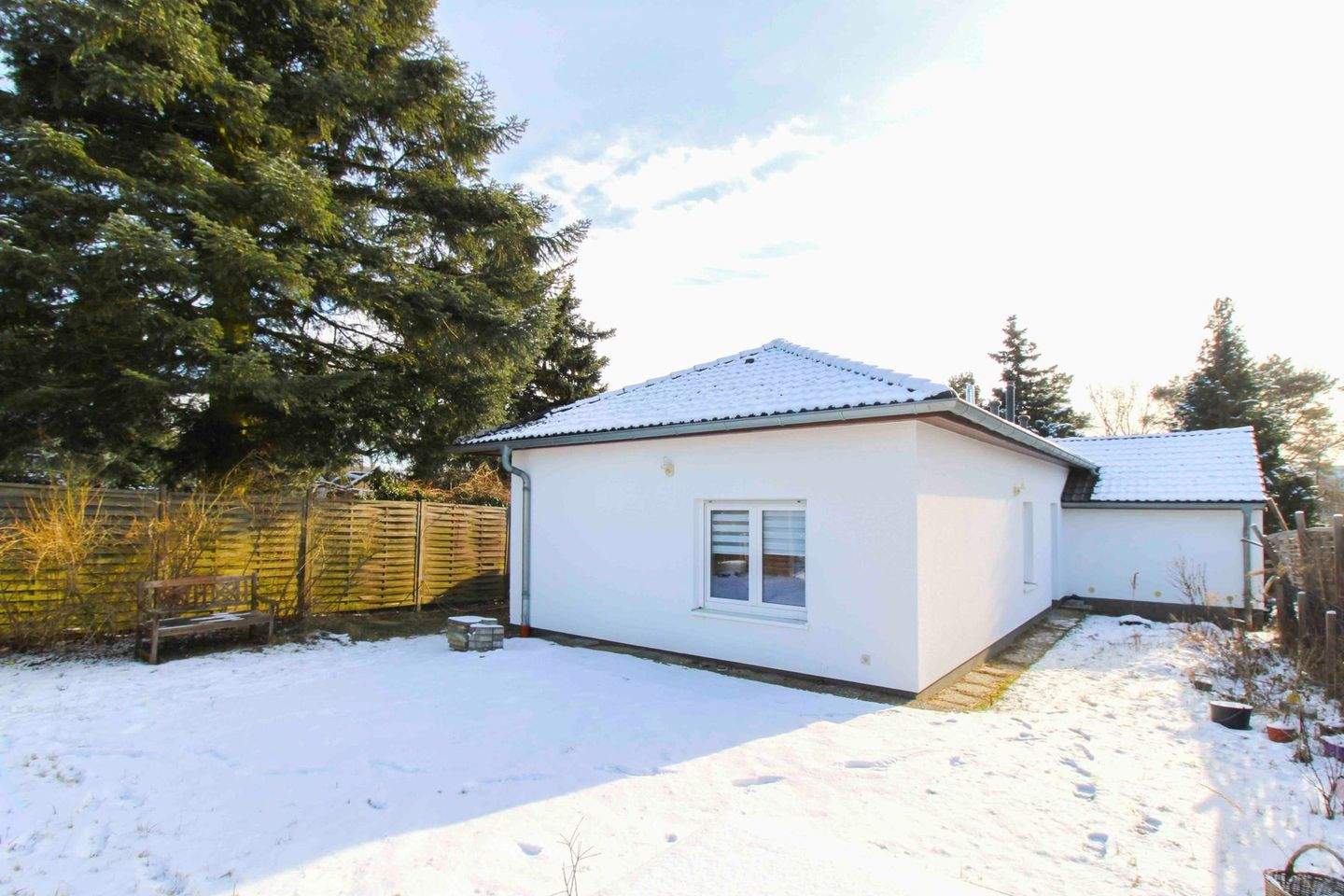 Thumbnail-Bezugsfrei: Massiver Bungalow aus 1998 mit schönem Garten in Oranienburg (Sachsenhausen)