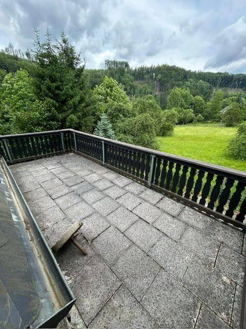 Thumbnail-Idyllisch gelegenes 7-Zi. EFH mit 2 Balkonen, Carport, 3 Bädern und Garage im schönen Zschopautal
